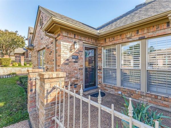 1218 Wooded Trail, Hurst, TX 76053