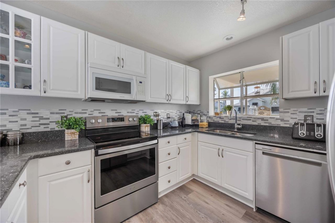 13951 Harbor View Drive, Seminole, FL 33776 Photo