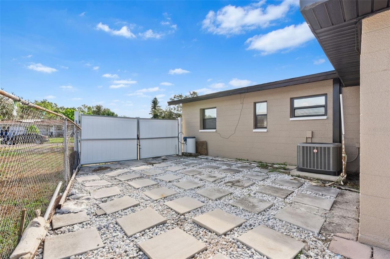 429 55th Avenue Ne, Saint Petersburg, FL 33703 Photo