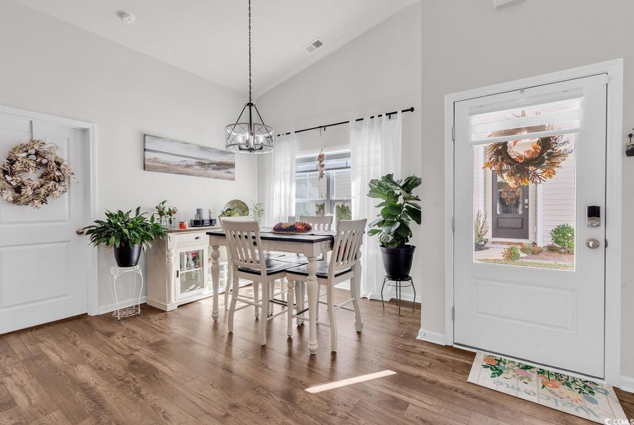 1543 Jardine Loop Photo 6