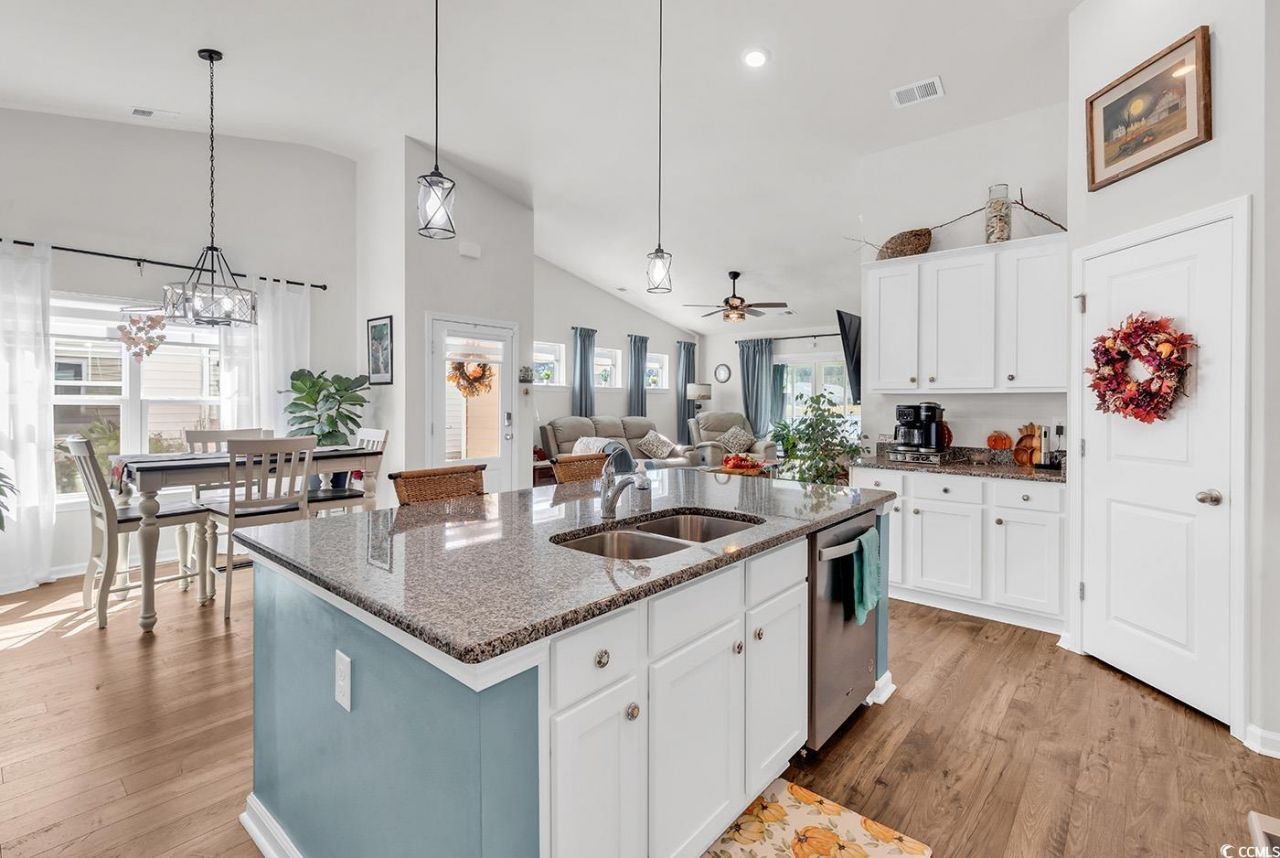 1543 Jardine Loop Photo 9