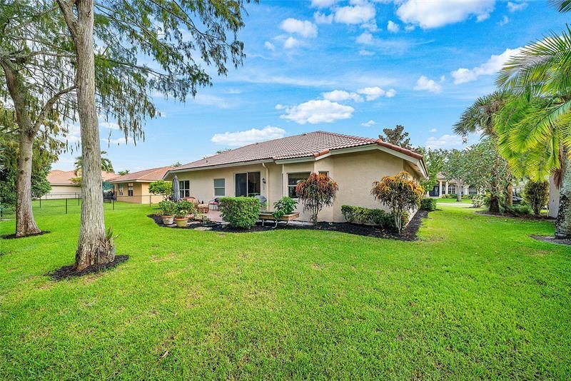 153 Kapok Cres, Royal Palm Beach, FL 33411 Photo