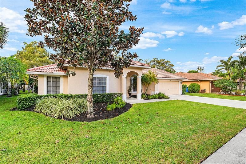 153 Kapok Cres, Royal Palm Beach, FL 33411 Photo