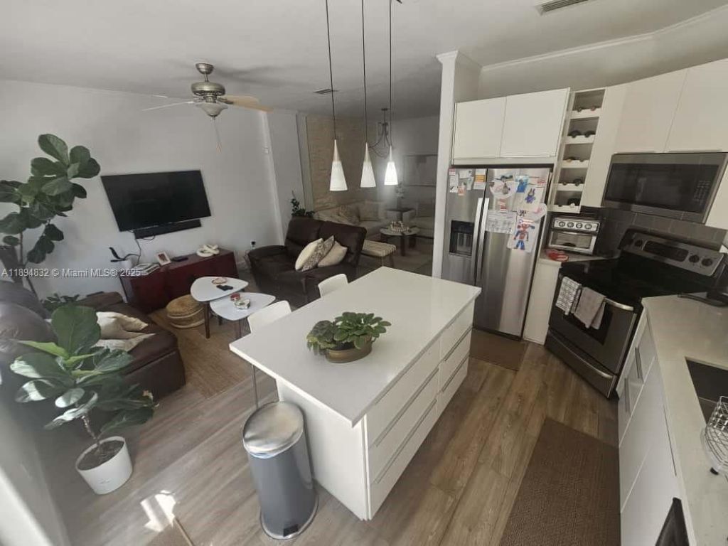 5483 NW 112th Pl, Doral, FL 33178 Photo