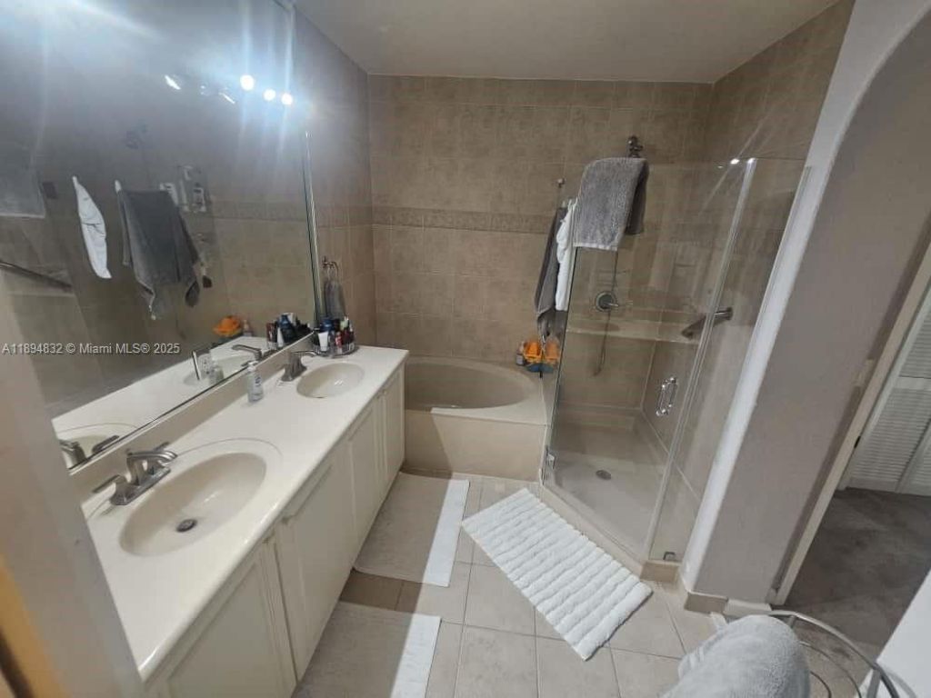 5483 NW 112th Pl, Doral, FL 33178 Photo