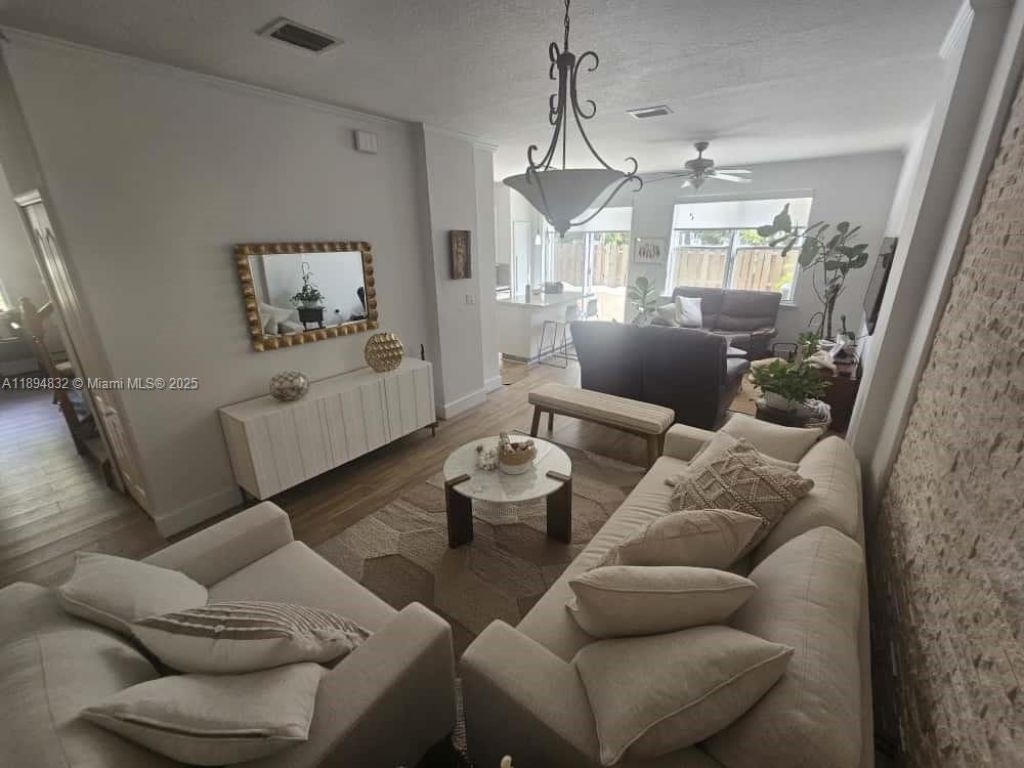 5483 NW 112th Pl, Doral, FL 33178 Photo