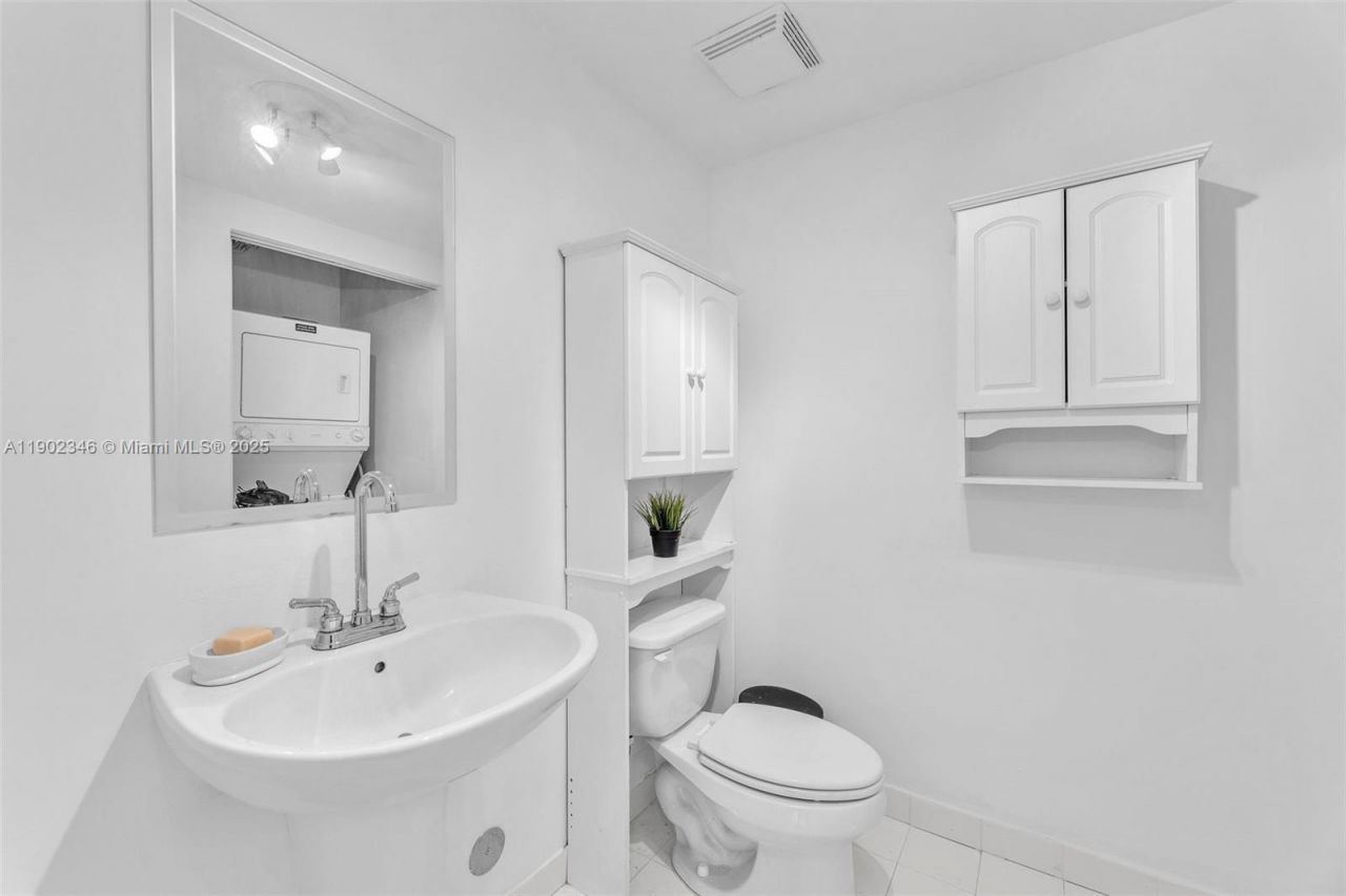 690 SW 1st Court, Unit 1008, Miami, FL 33130 Photo