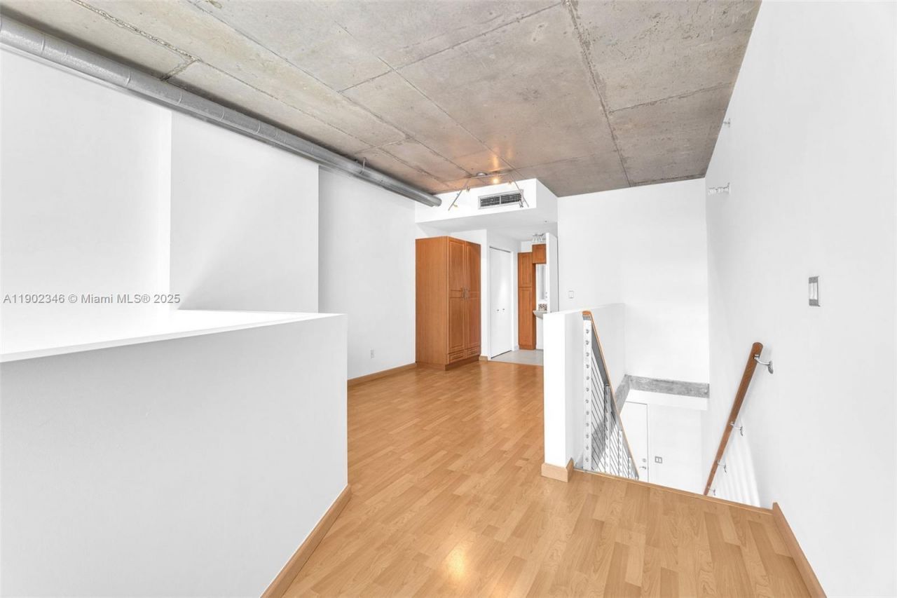 690 SW 1st Court, Unit 1008, Miami, FL 33130 Photo