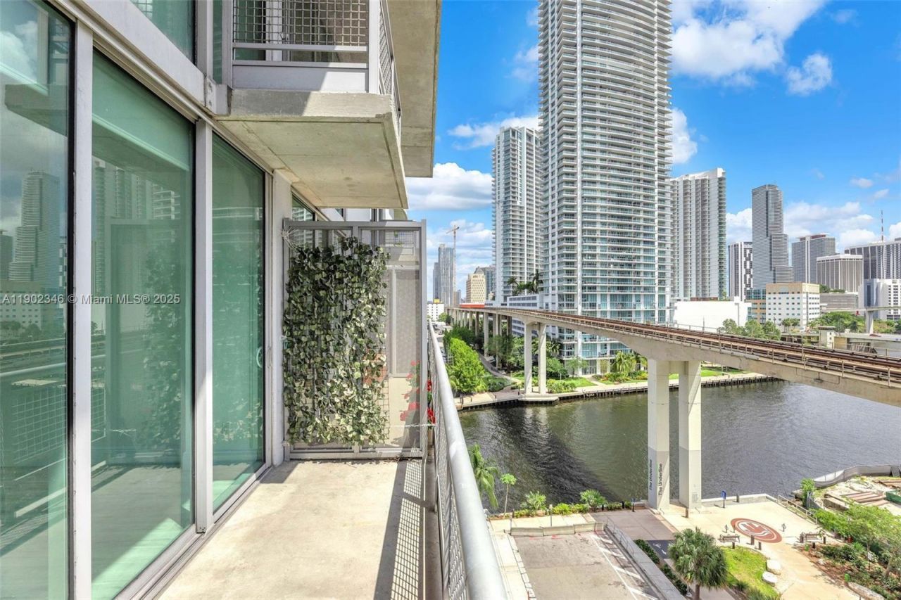 690 SW 1st Court, Unit 1008, Miami, FL 33130 Photo