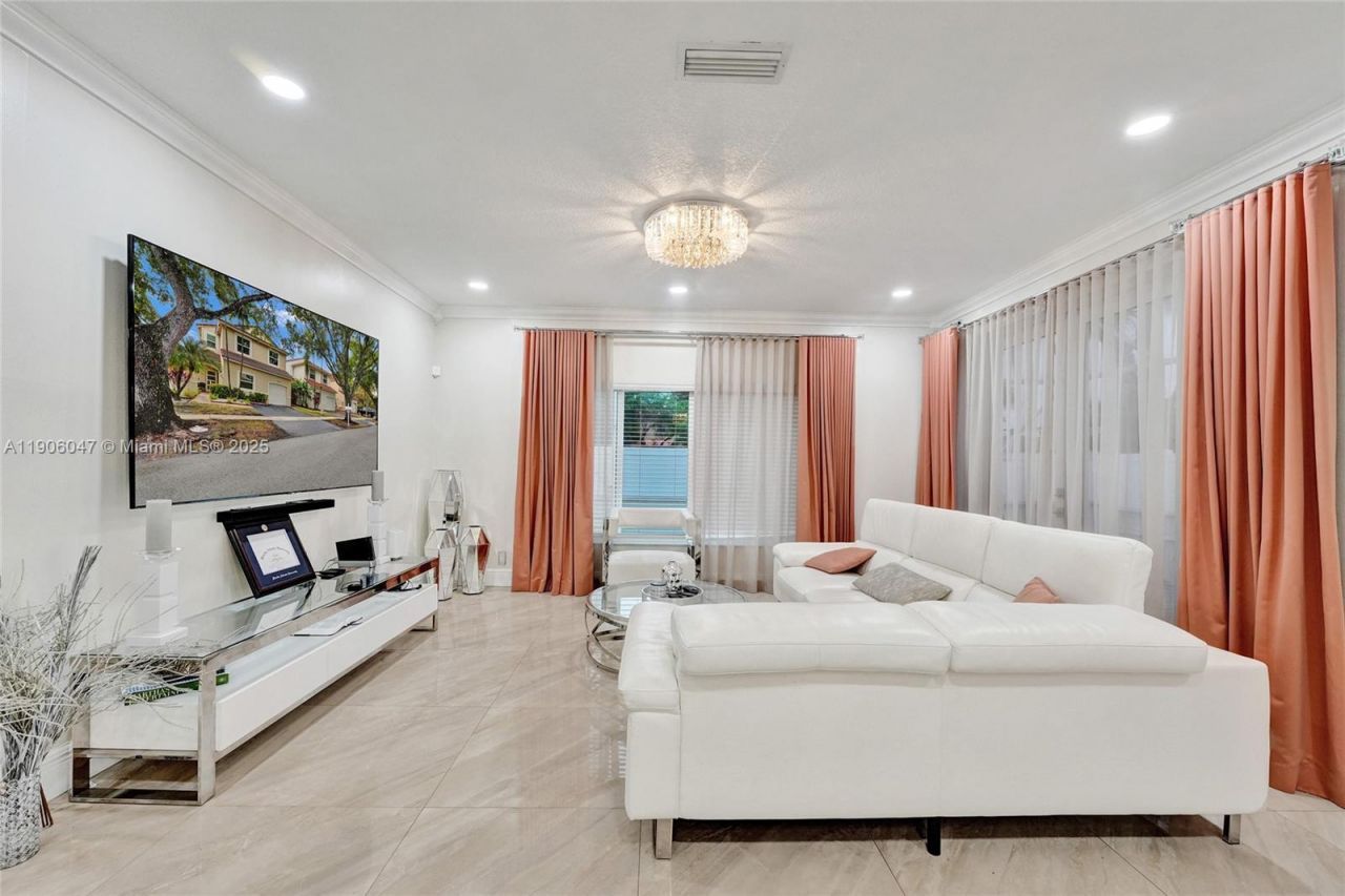 18060 SW 11th Ct, Pembroke Pines, FL 33029 Photo