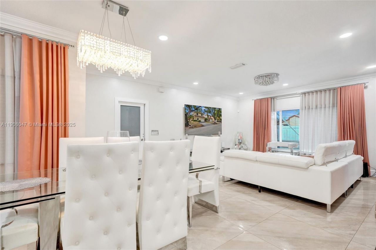 18060 SW 11th Ct, Pembroke Pines, FL 33029 Photo