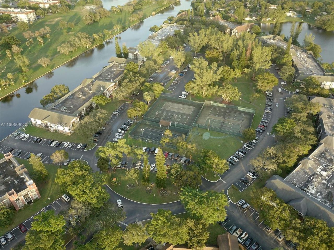 3730 Inverrary Dr, Unit 3B, Lauderhill, FL 33319 Photo