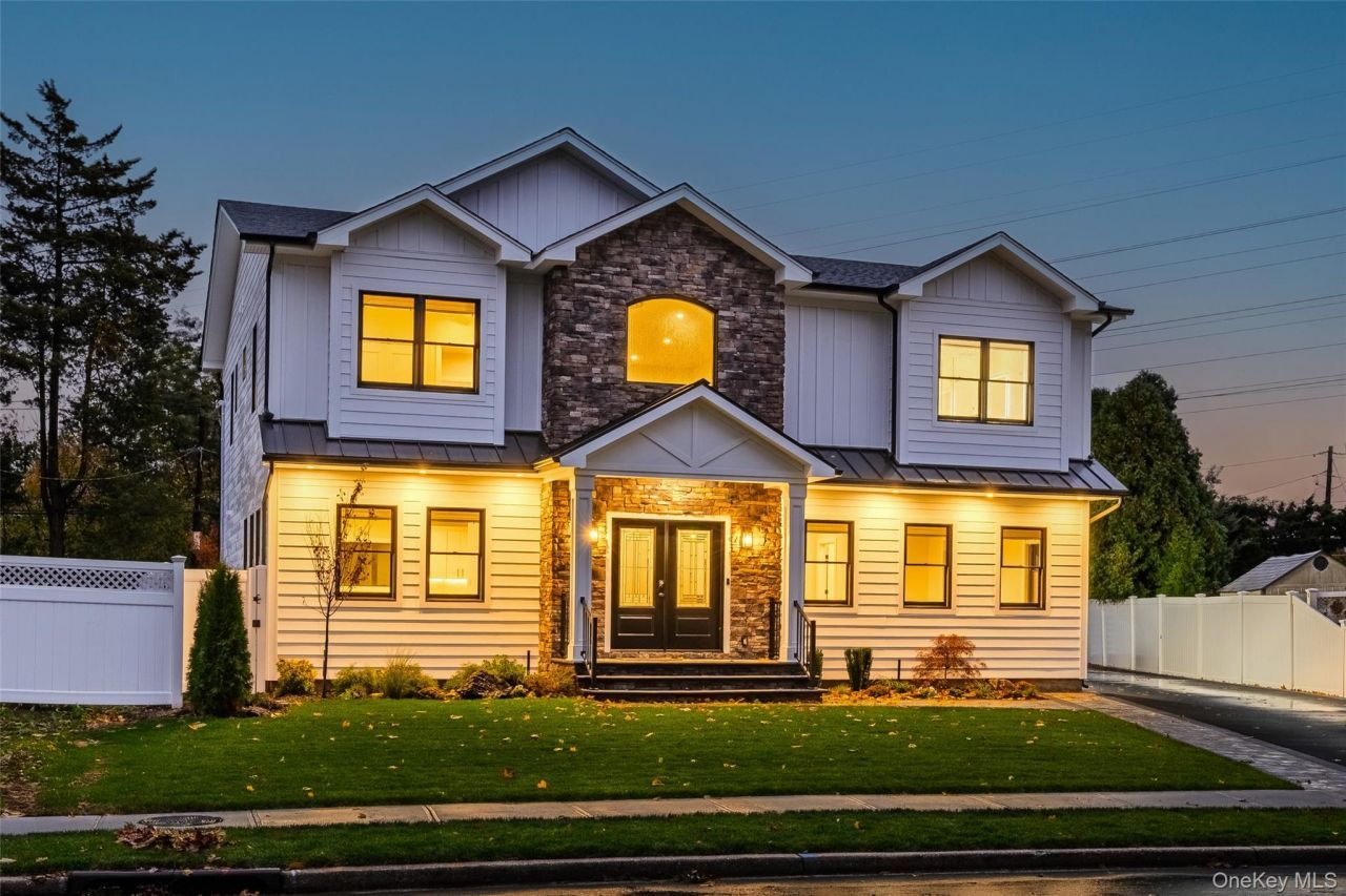 29 Hyacinth Road, Levittown, NY 11756 Main Photo