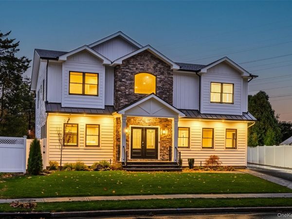 29 Hyacinth Road, Levittown, NY 11756