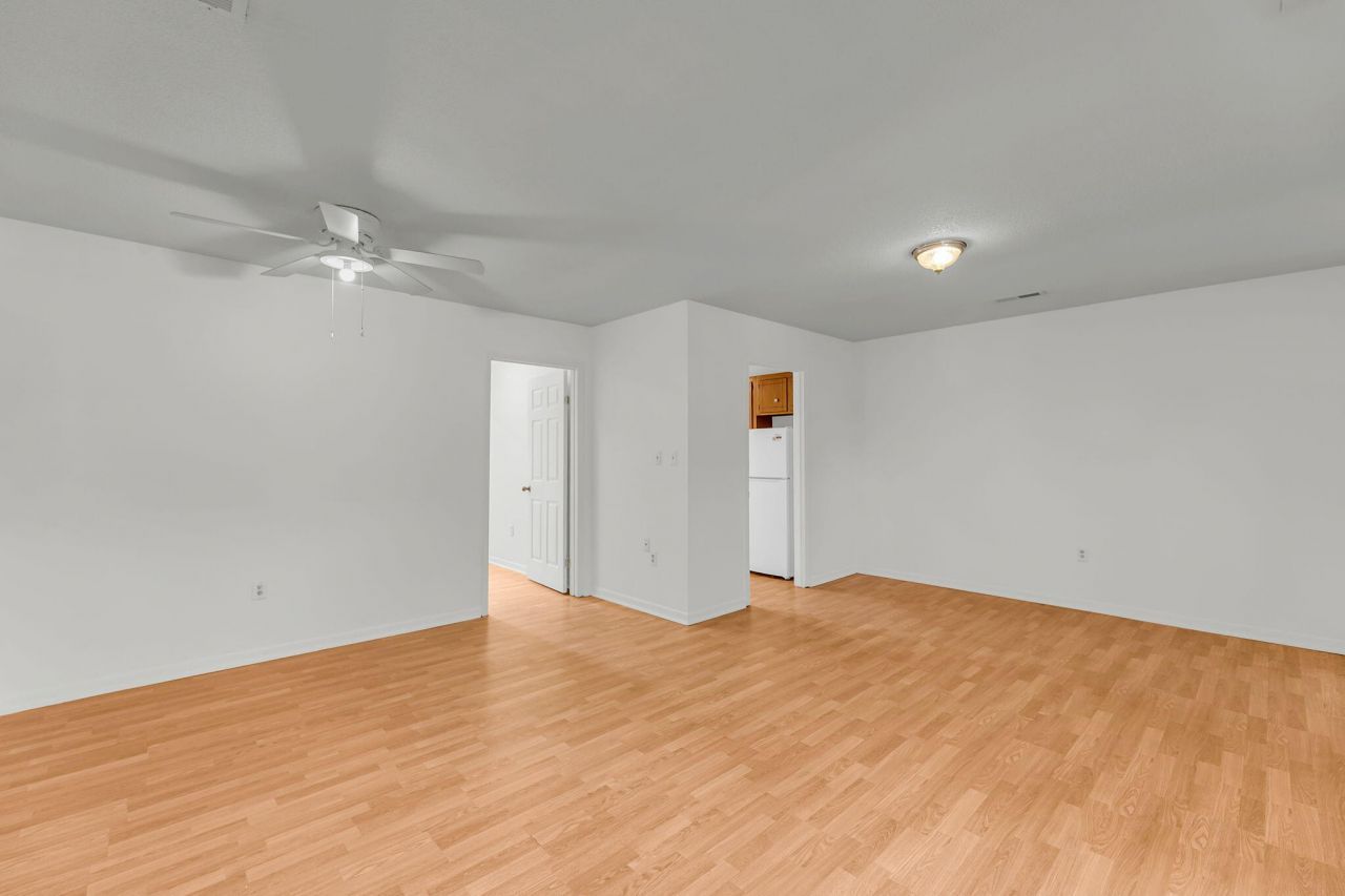 106 W Hudson Avenue Photo 4