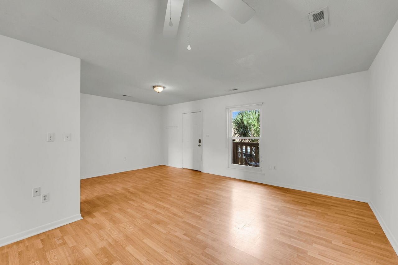 106 W Hudson Avenue Photo 5