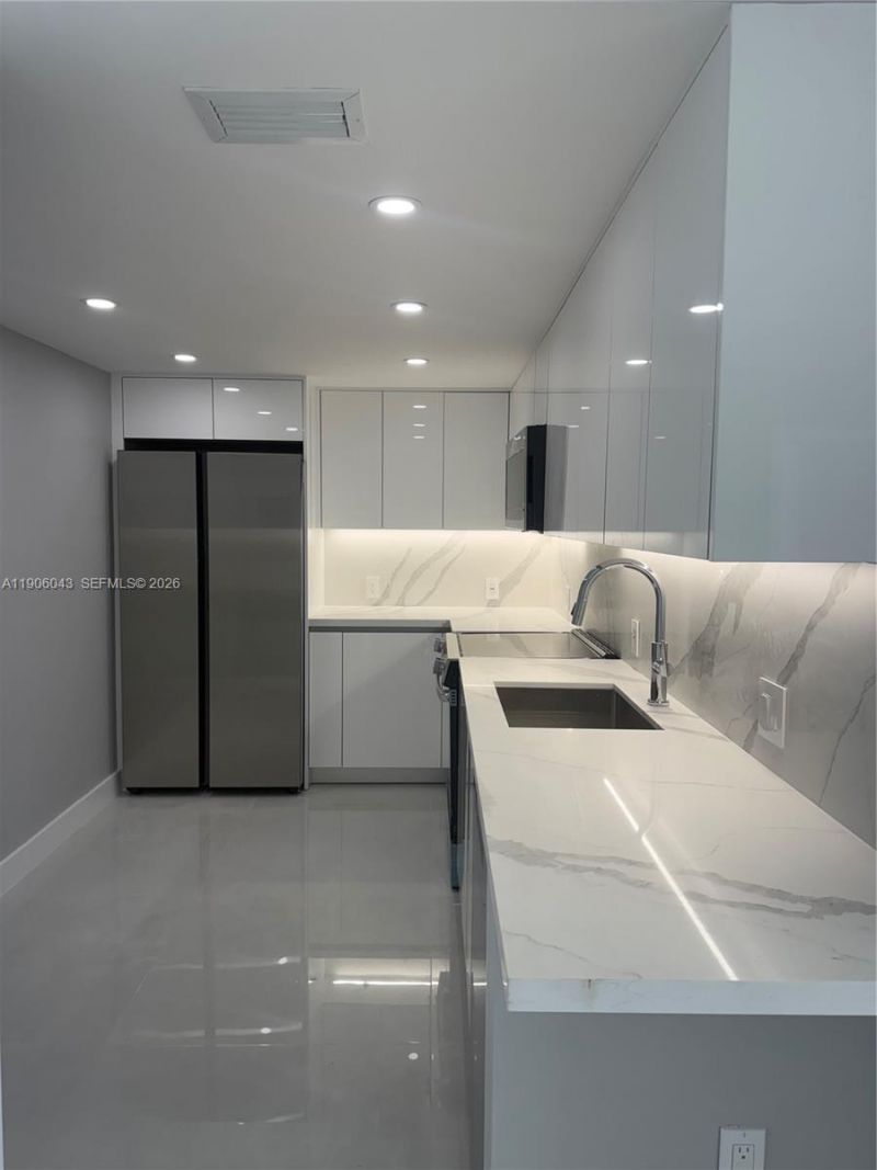 3675 N Country Club Dr, Unit 2606, Aventura, FL 33180 Photo