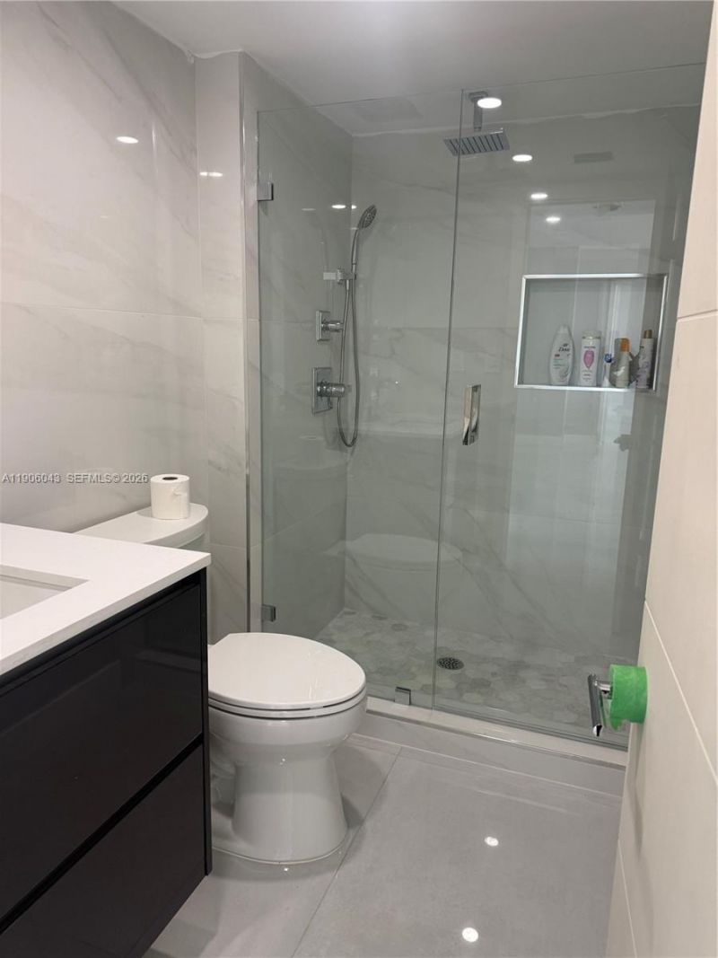 3675 N Country Club Dr, Unit 2606, Aventura, FL 33180 Photo