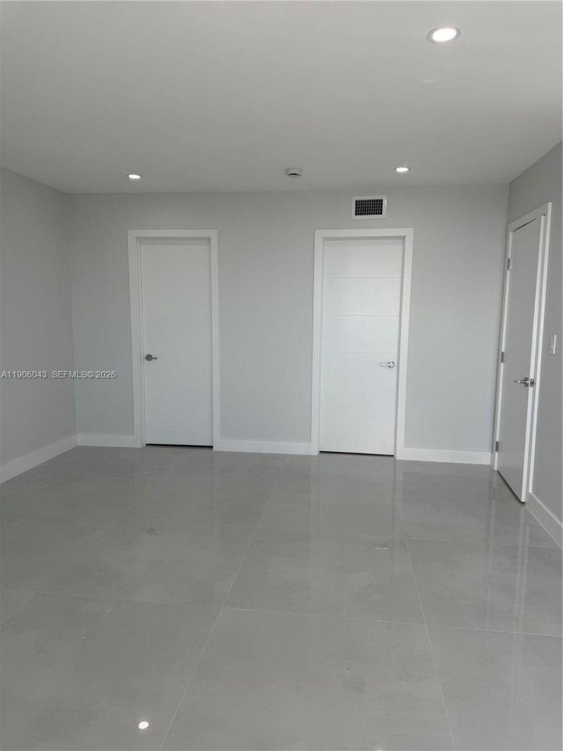 3675 N Country Club Dr, Unit 2606, Aventura, FL 33180 Photo