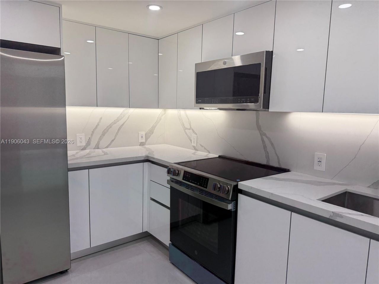 3675 N Country Club Dr, Unit 2606, Aventura, FL 33180 Photo