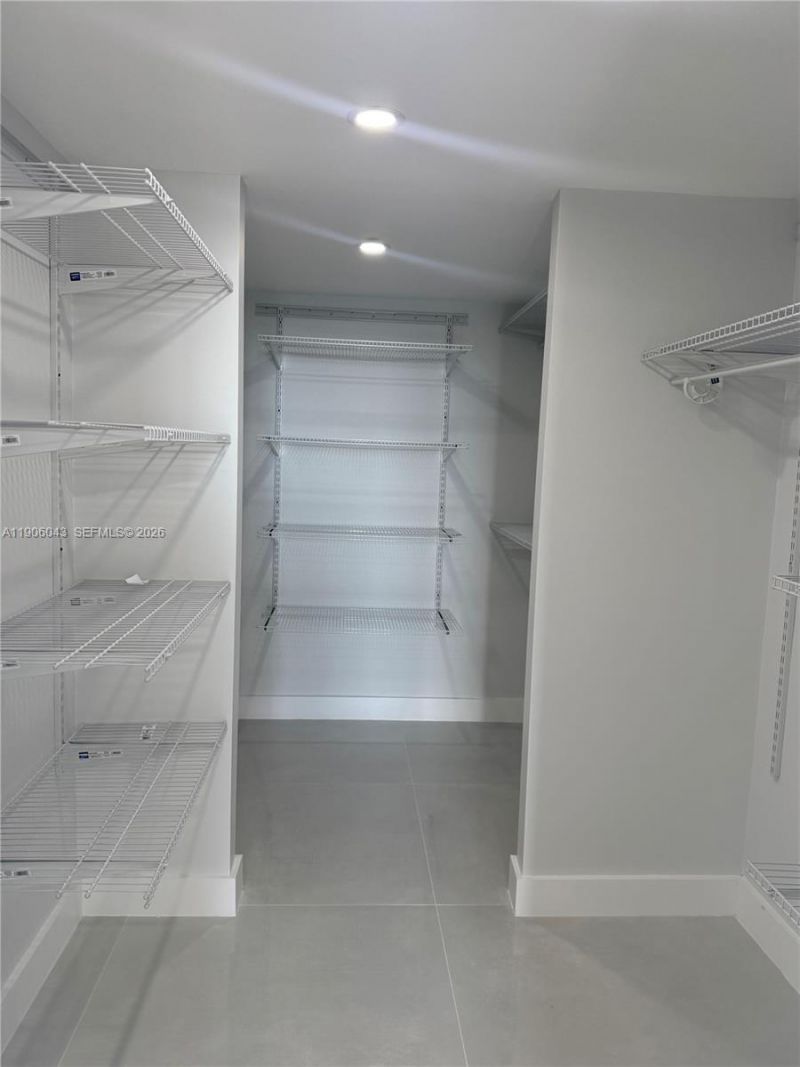 3675 N Country Club Dr, Unit 2606, Aventura, FL 33180 Photo