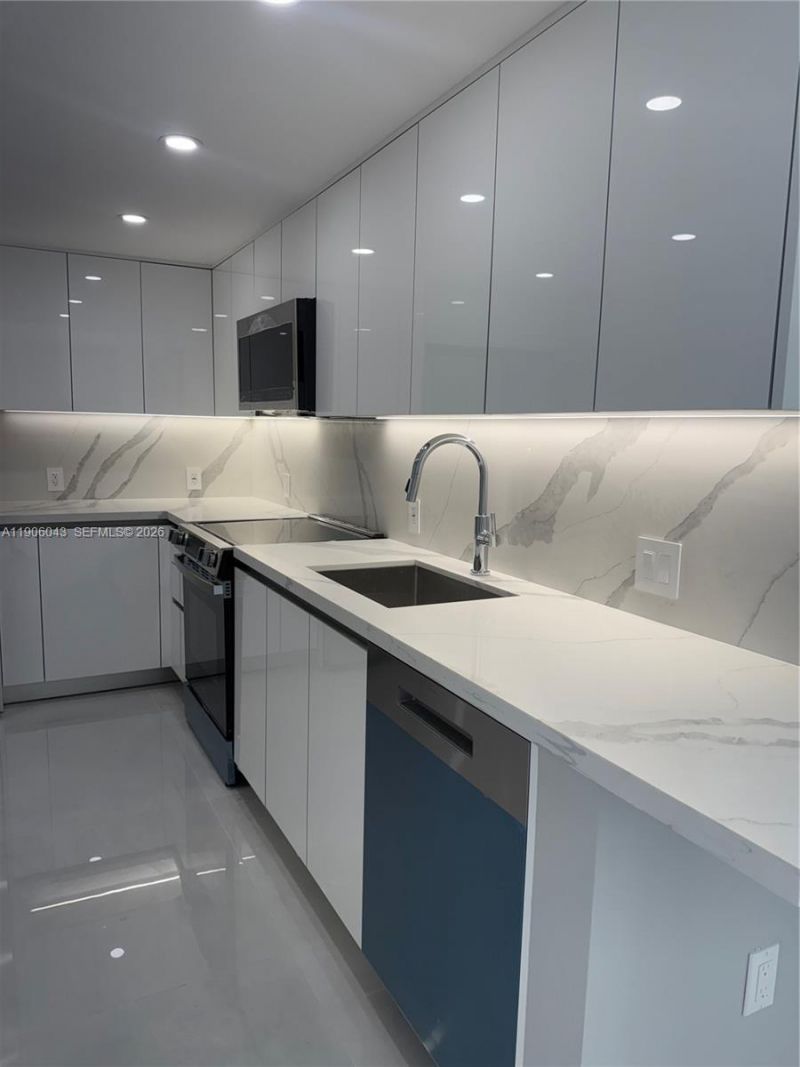 3675 N Country Club Dr, Unit 2606, Aventura, FL 33180 Photo