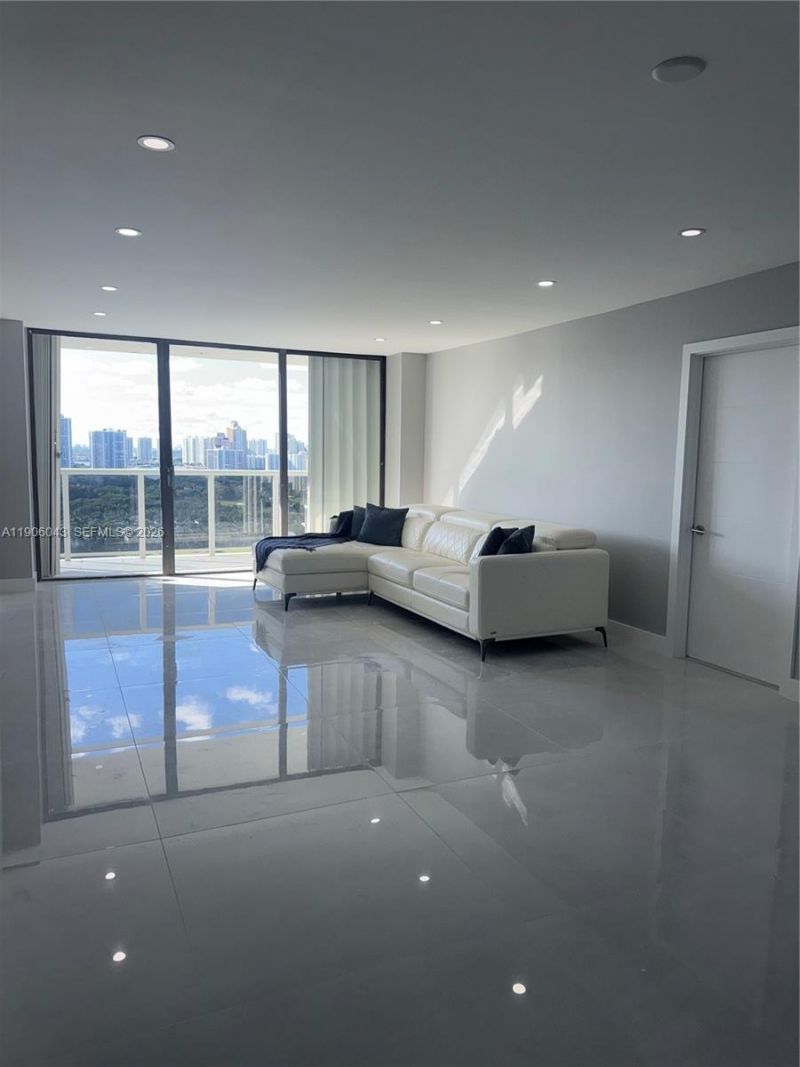 3675 N Country Club Dr, Unit 2606, Aventura, FL 33180 Photo