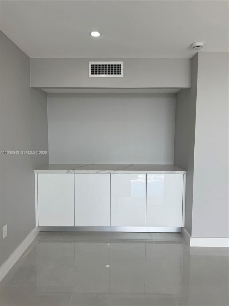 3675 N Country Club Dr, Unit 2606, Aventura, FL 33180 Photo