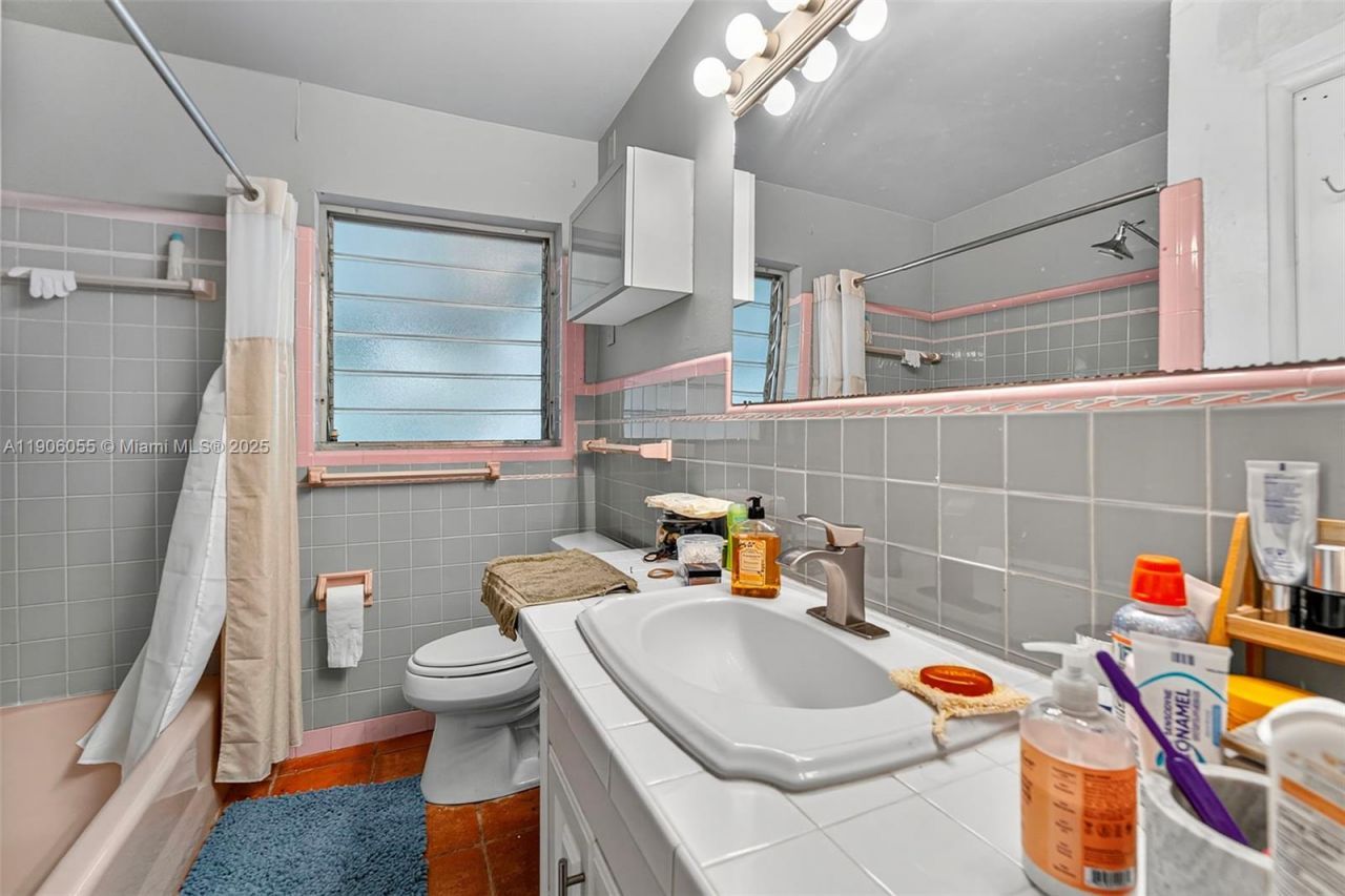 1219-1221 NE 18th Ave, Fort Lauderdale, FL 33304 Photo