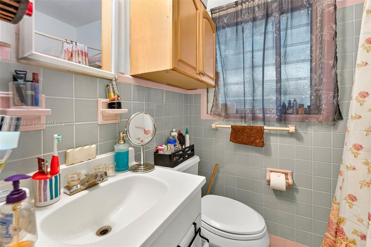 1219-1221 NE 18th Ave, Fort Lauderdale, FL 33304 Photo