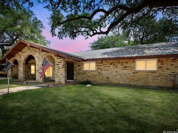 102 Southgate, Pleasanton, TX 78064