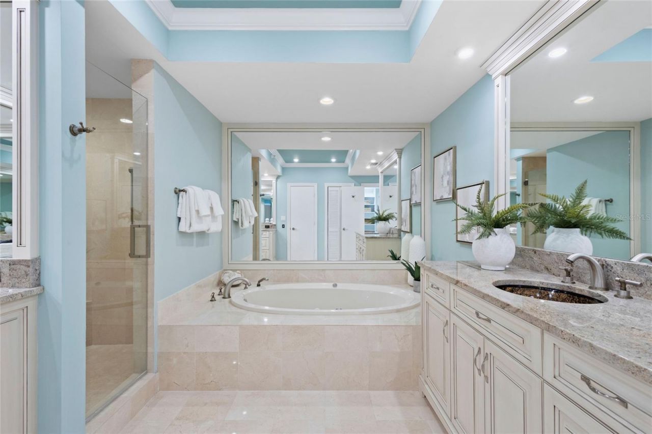 545 Sanctuary Drive, Unit B204, Longboat Key, FL 34228 Photo