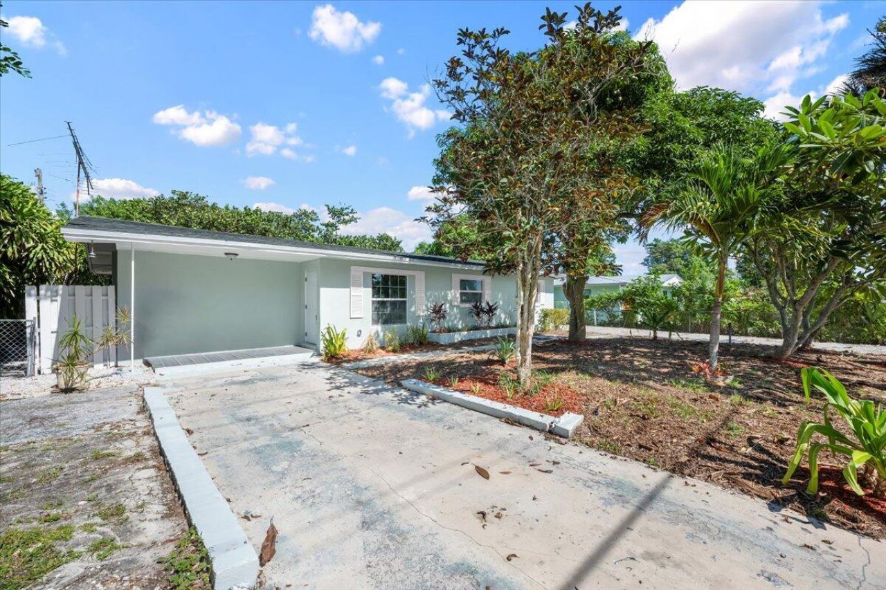 905 SE 10th Street, Stuart, FL 34994 Photo