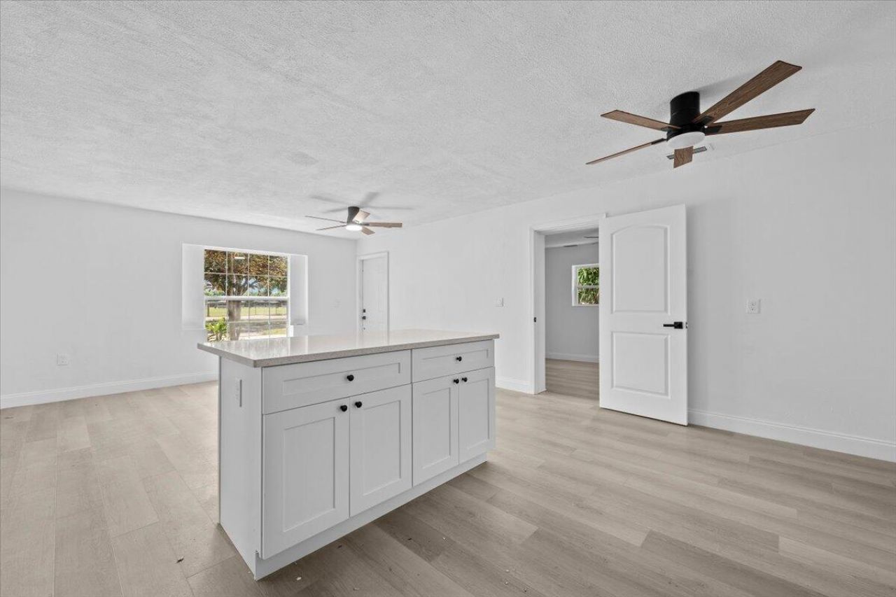 905 SE 10th Street, Stuart, FL 34994 Photo