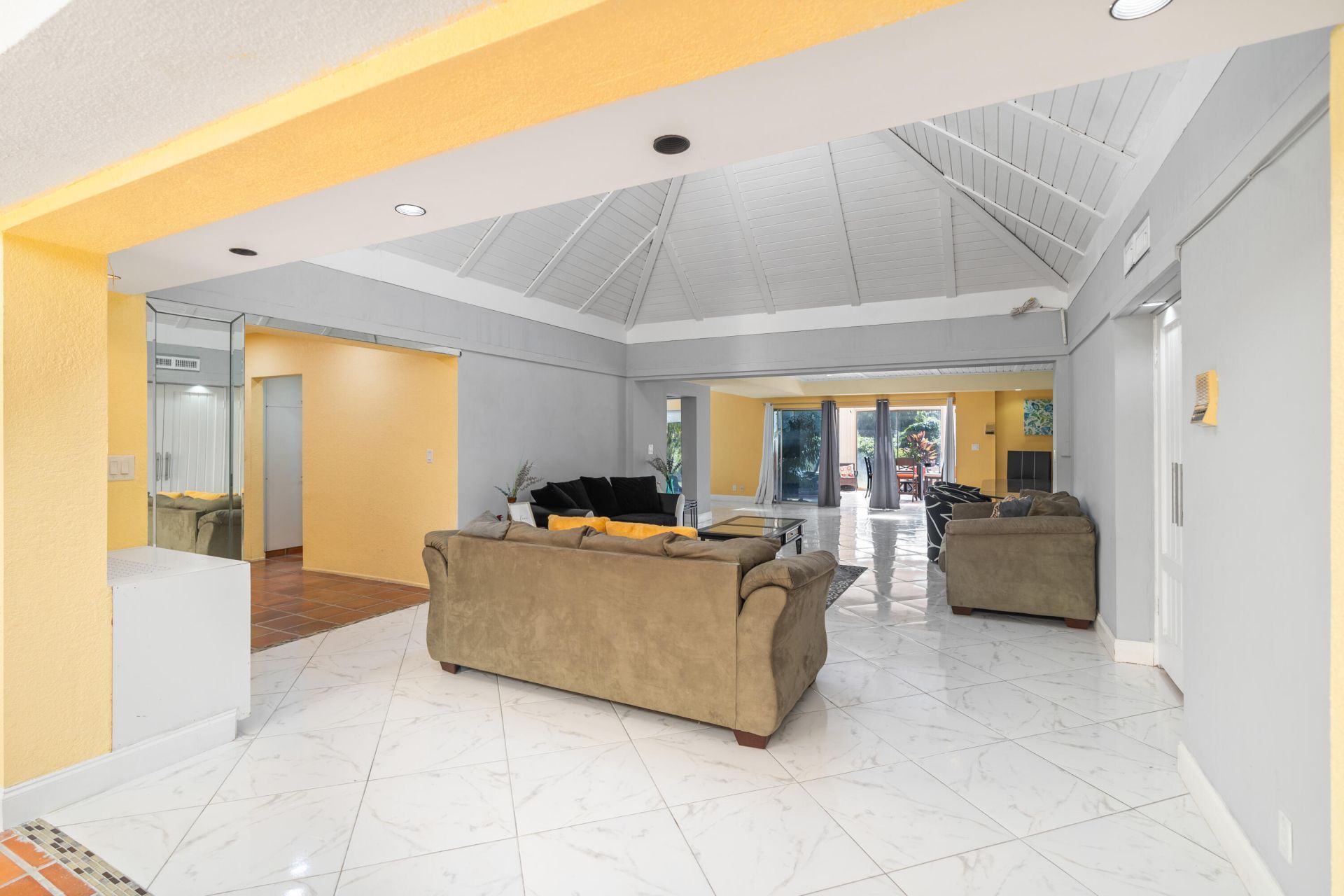 5104 White Oak Lane E, Tamarac, FL 33319 Photo