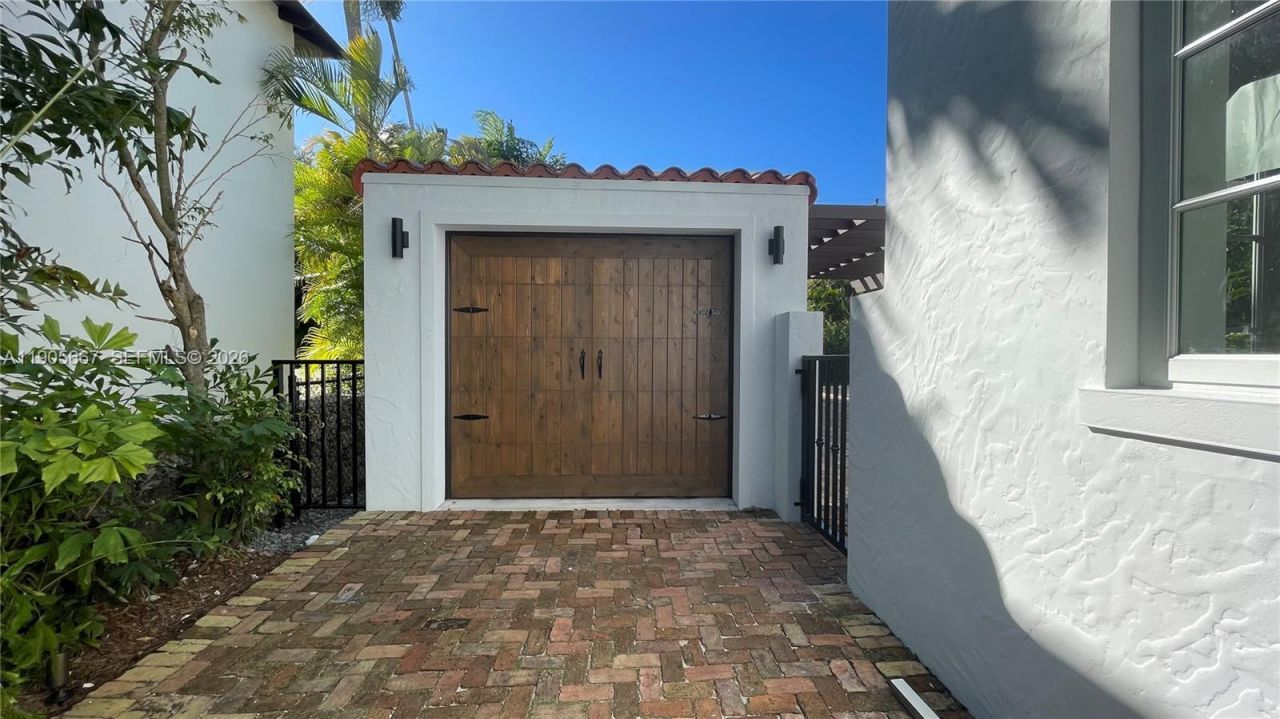 4100 Monserrate St, Coral Gables, FL 33146 Photo