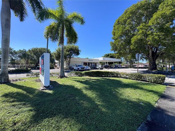 8400 W Oakland Park Blvd, Sunrise, FL 33351