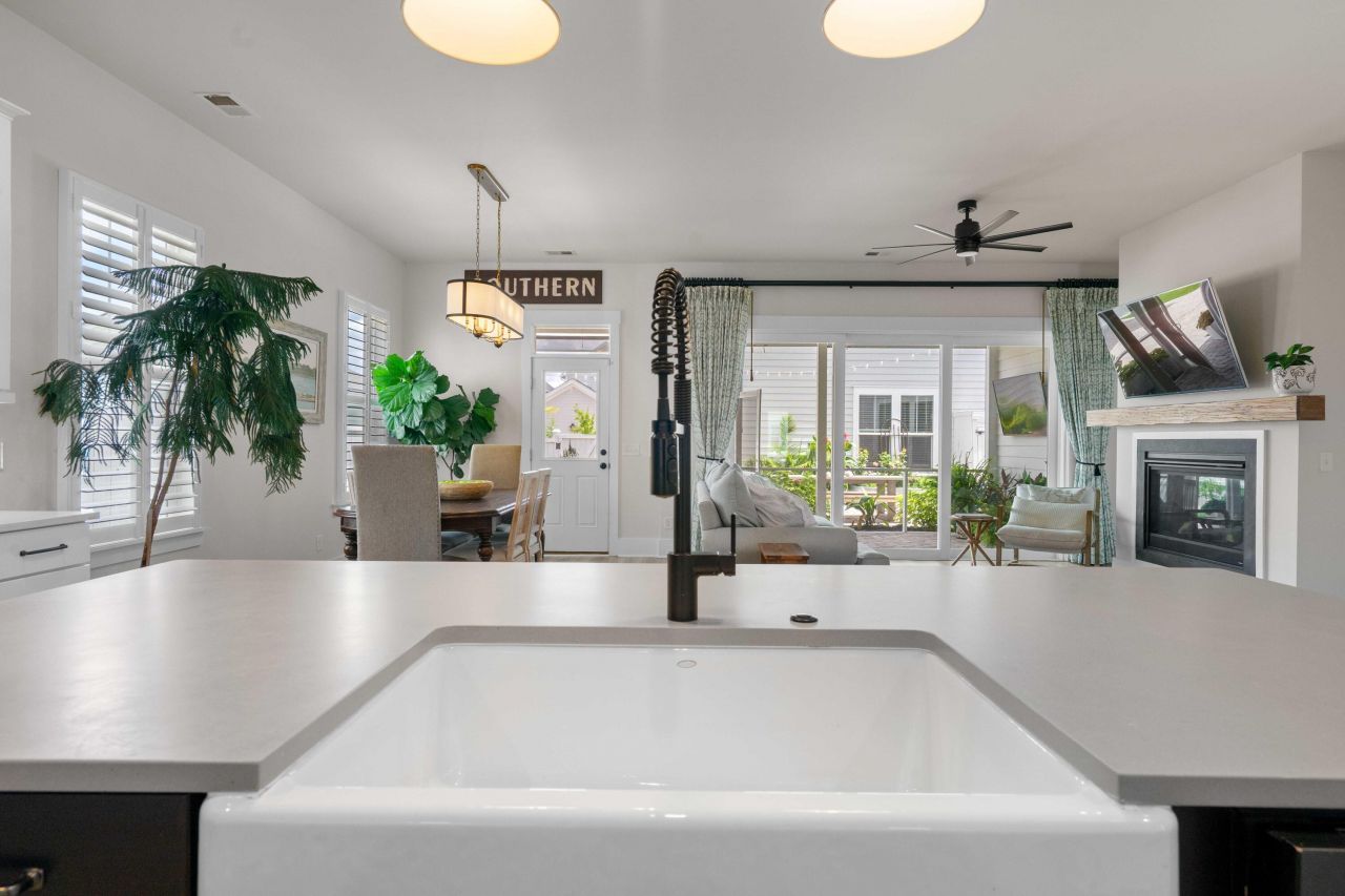 222 Symphony Avenue Photo 17