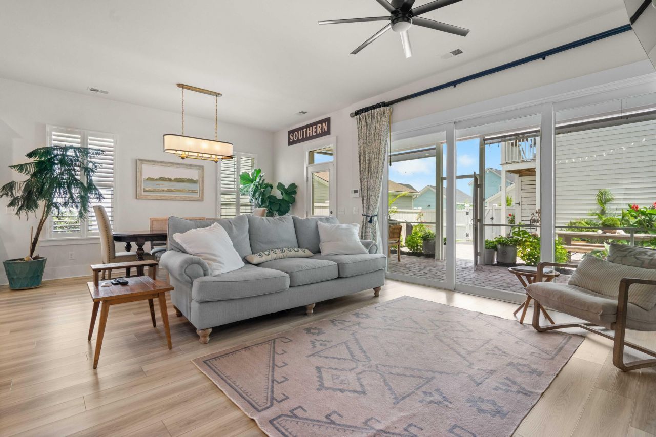 222 Symphony Avenue Photo 4