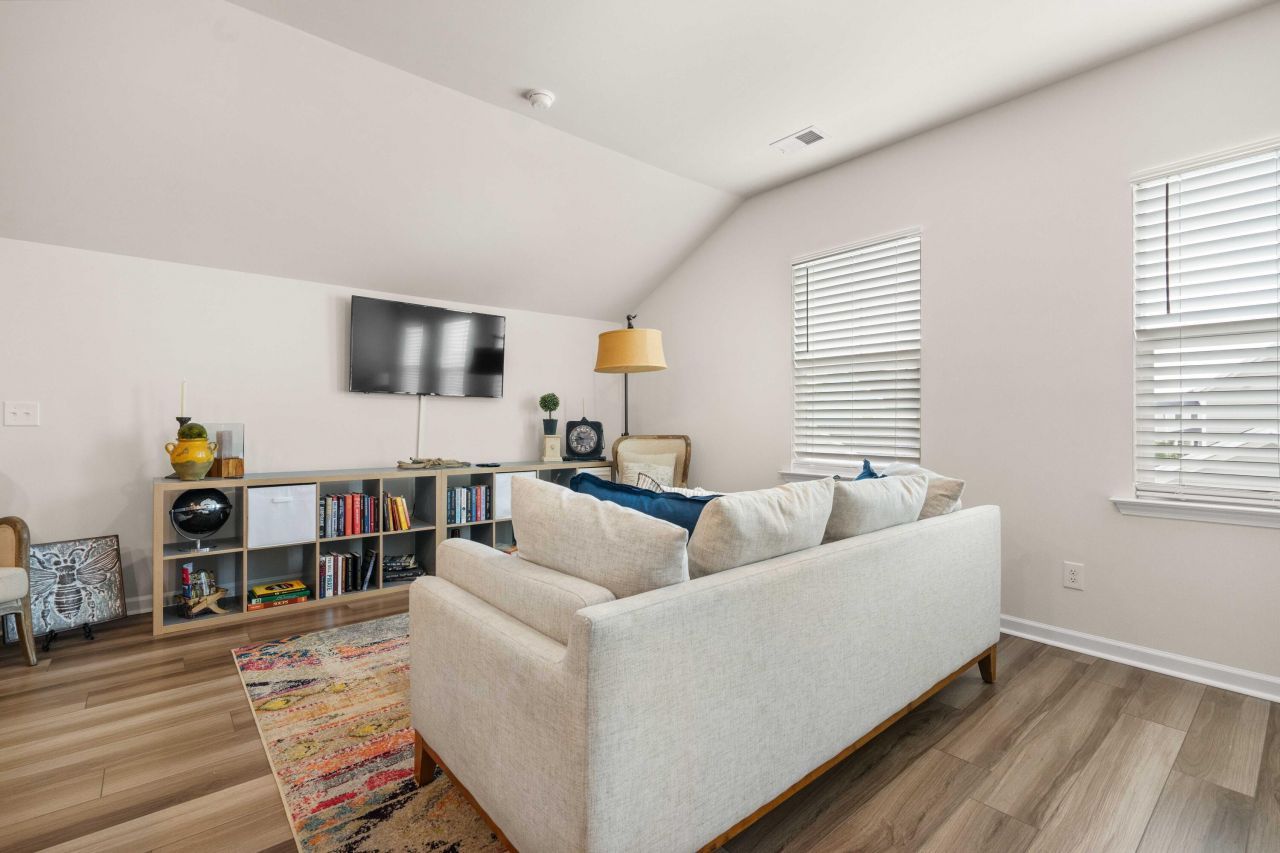 222 Symphony Avenue Photo 44