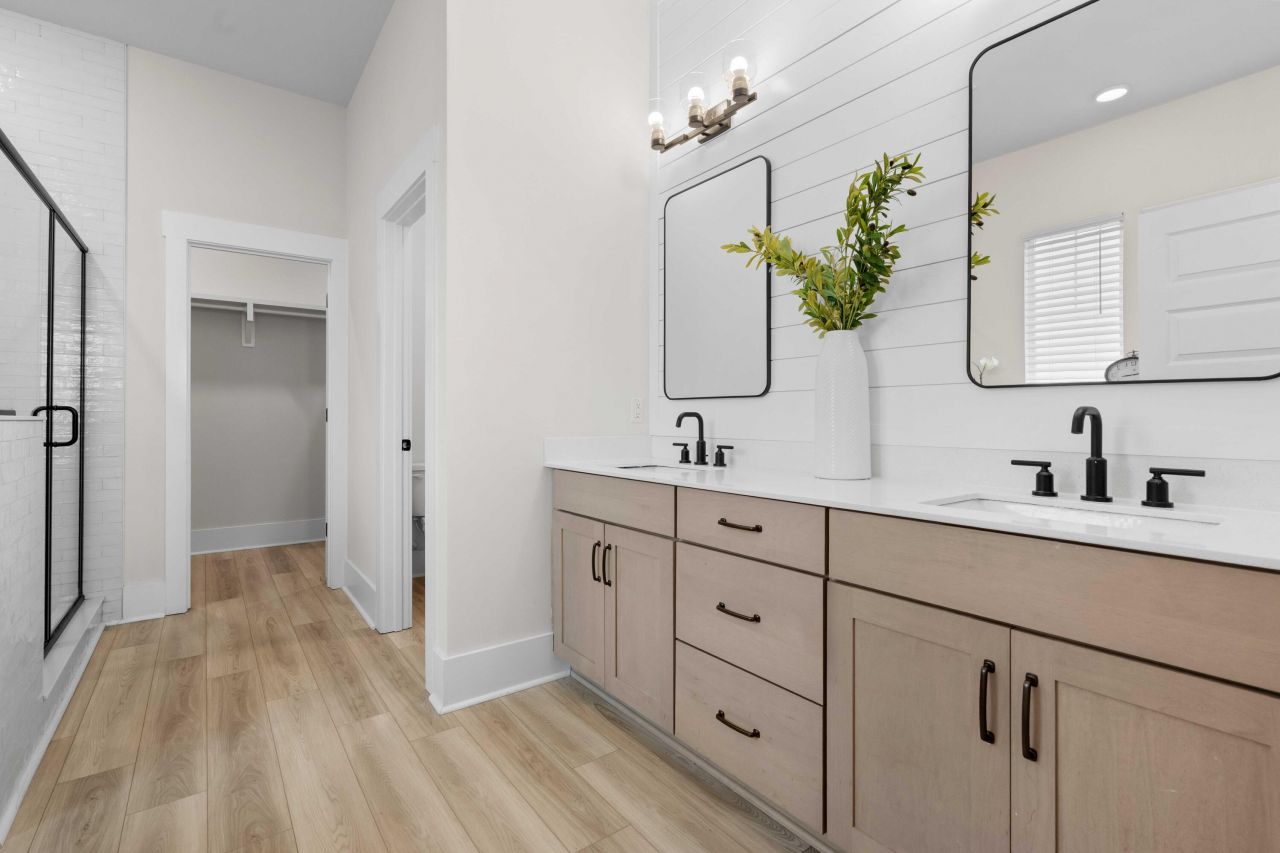 222 Symphony Avenue Photo 5