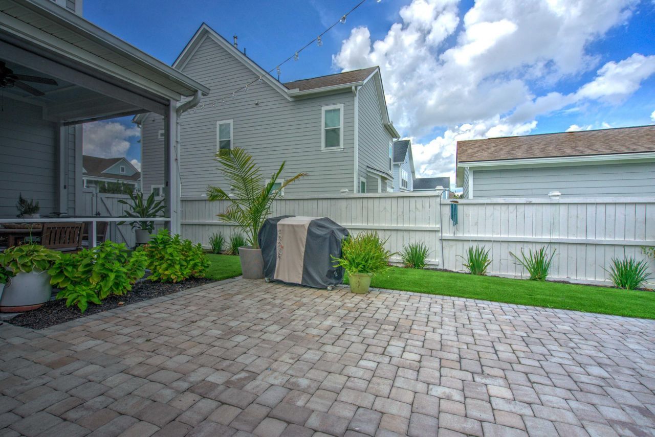 222 Symphony Avenue Photo 55