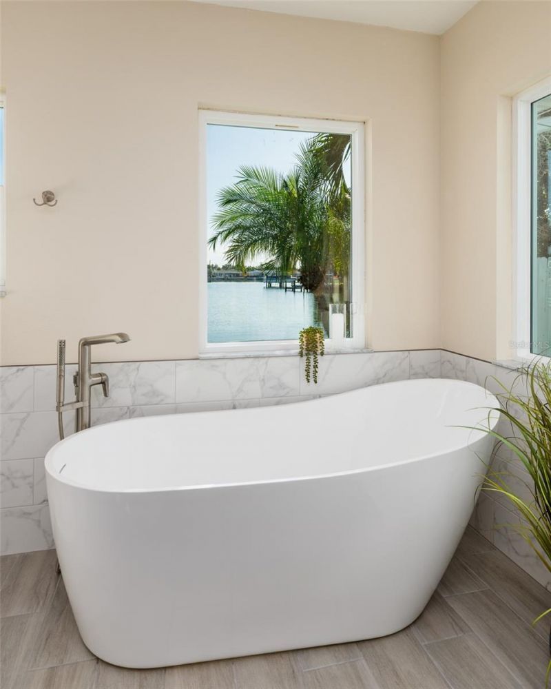 1440 Sea Gull Drive S, Saint Petersburg, FL 33707 Photo