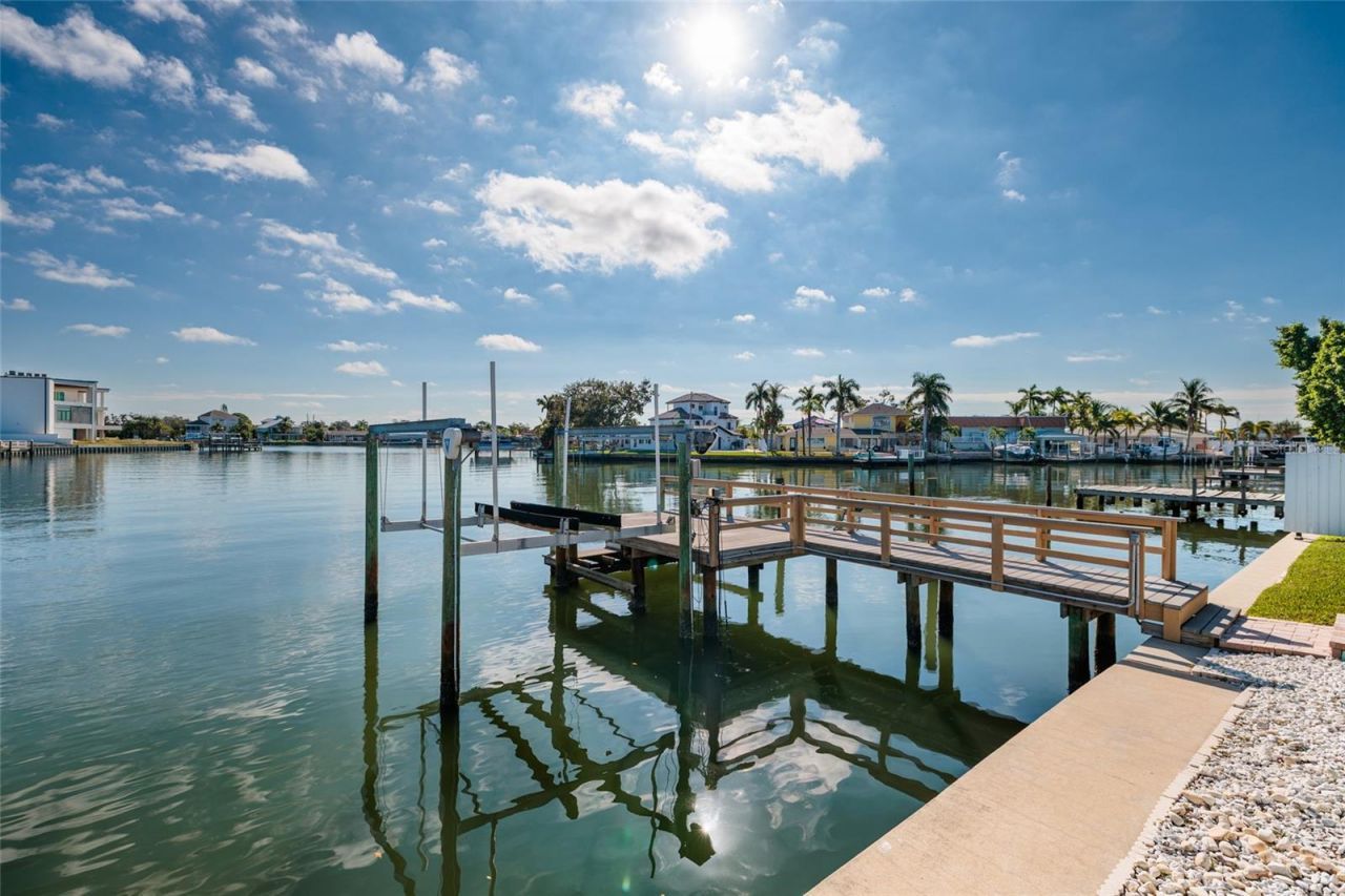 1440 Sea Gull Drive S, Saint Petersburg, FL 33707 Photo