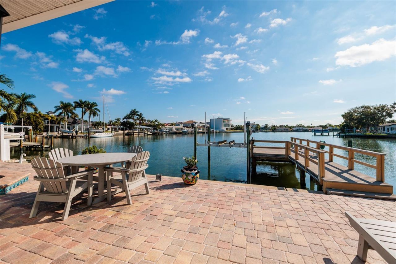 1440 Sea Gull Drive S, Saint Petersburg, FL 33707 Photo