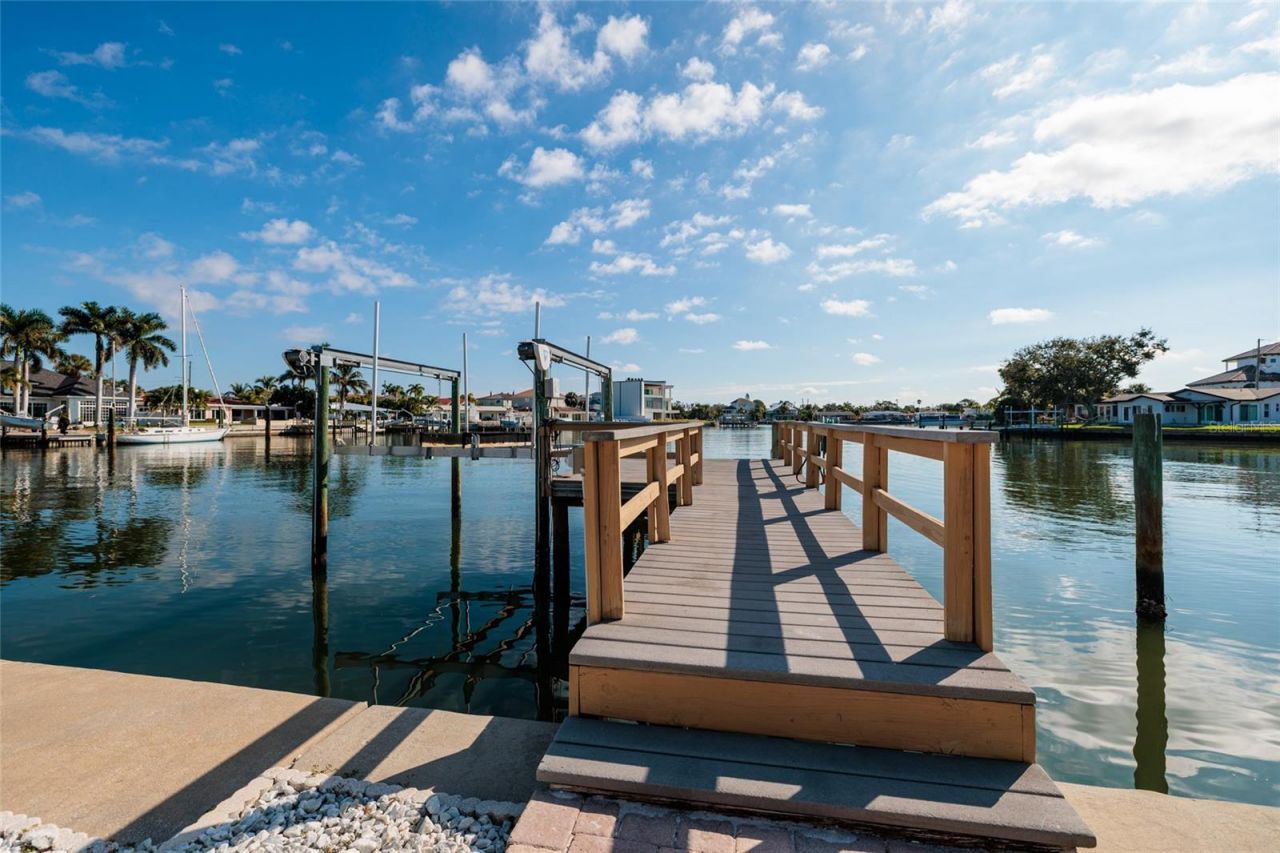 1440 Sea Gull Drive S, Saint Petersburg, FL 33707 Photo