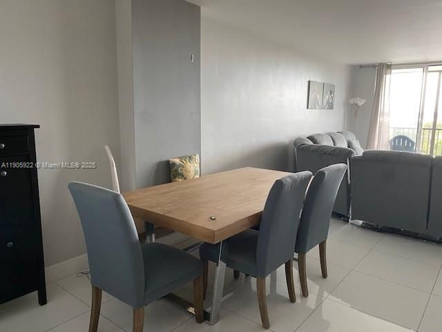 2500 NE 135th St, Unit B605, North Miami, FL 33181 Photo