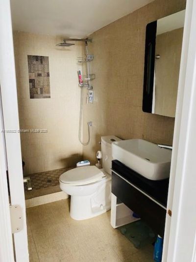 2500 NE 135th St, Unit B605, North Miami, FL 33181 Photo