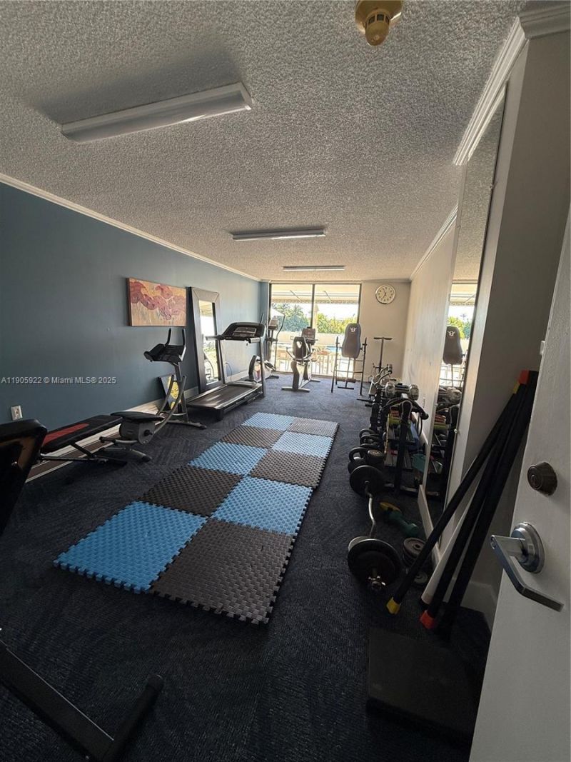 2500 NE 135th St, Unit B605, North Miami, FL 33181 Photo