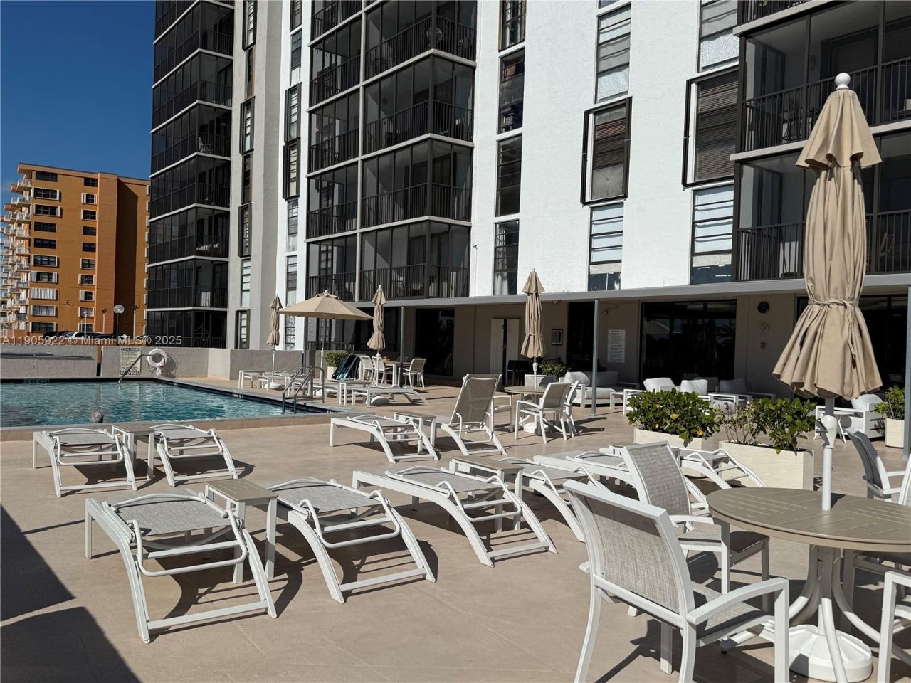 2500 NE 135th St, Unit B605, North Miami, FL 33181 Photo